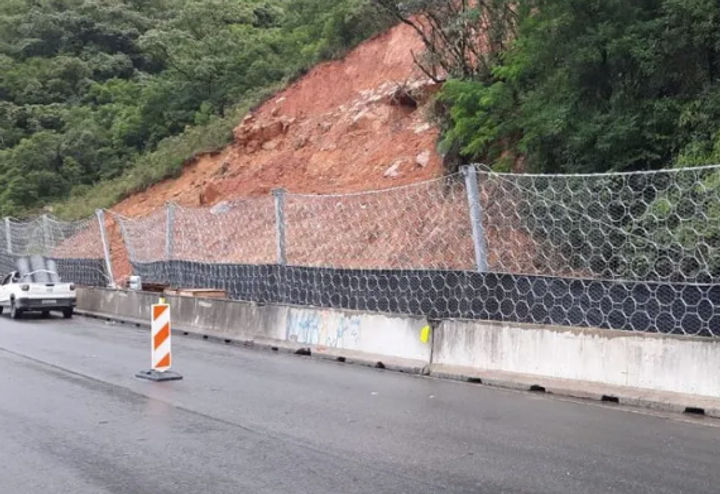 QUEDA DE BARREIRA BR-376, KM 669
